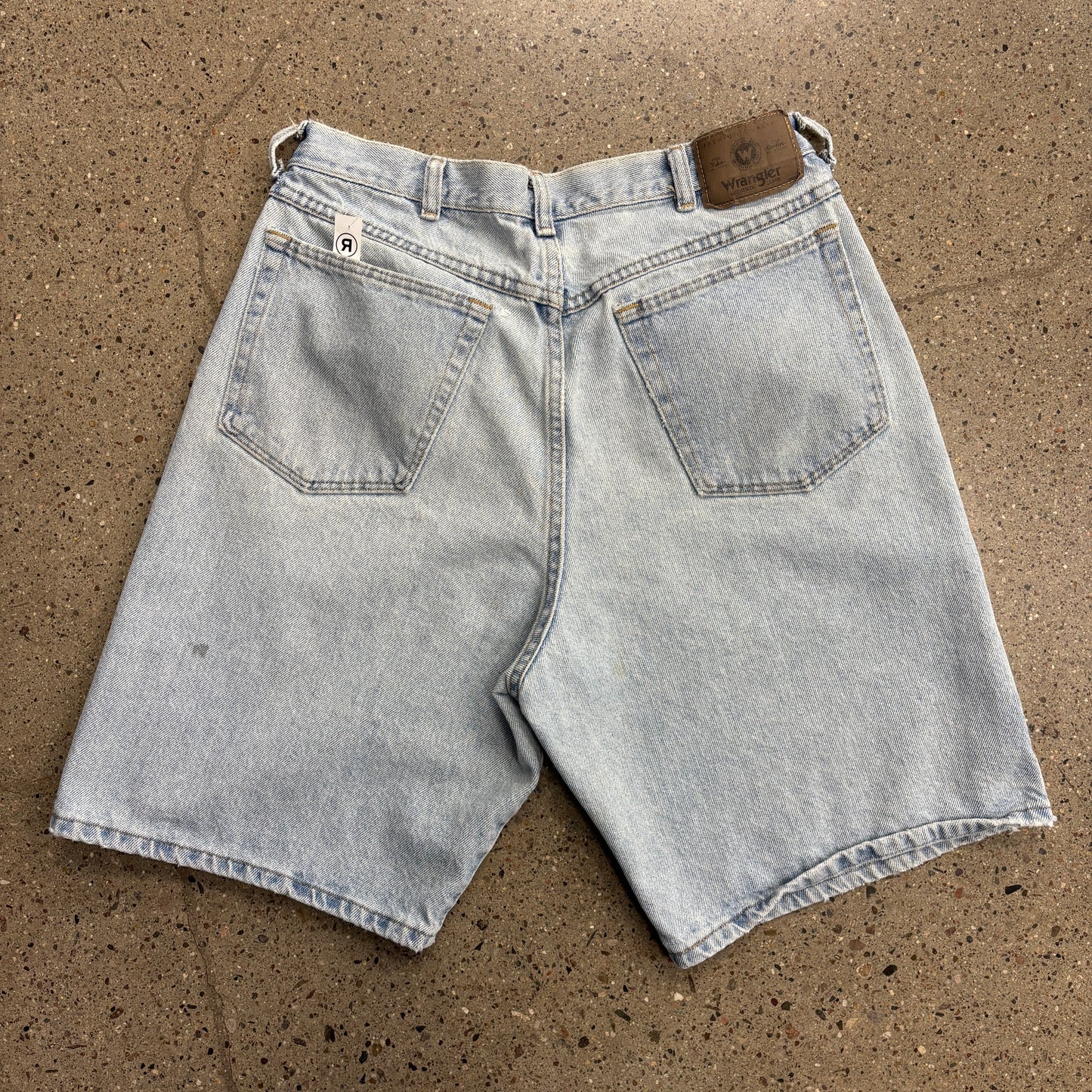 Vintage Light Wash Jorts (34)